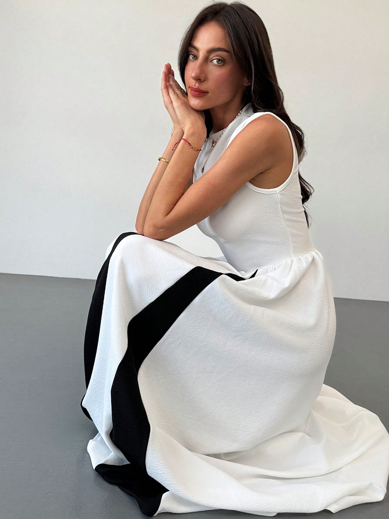 Round Neck Sleeveless Evening Dress