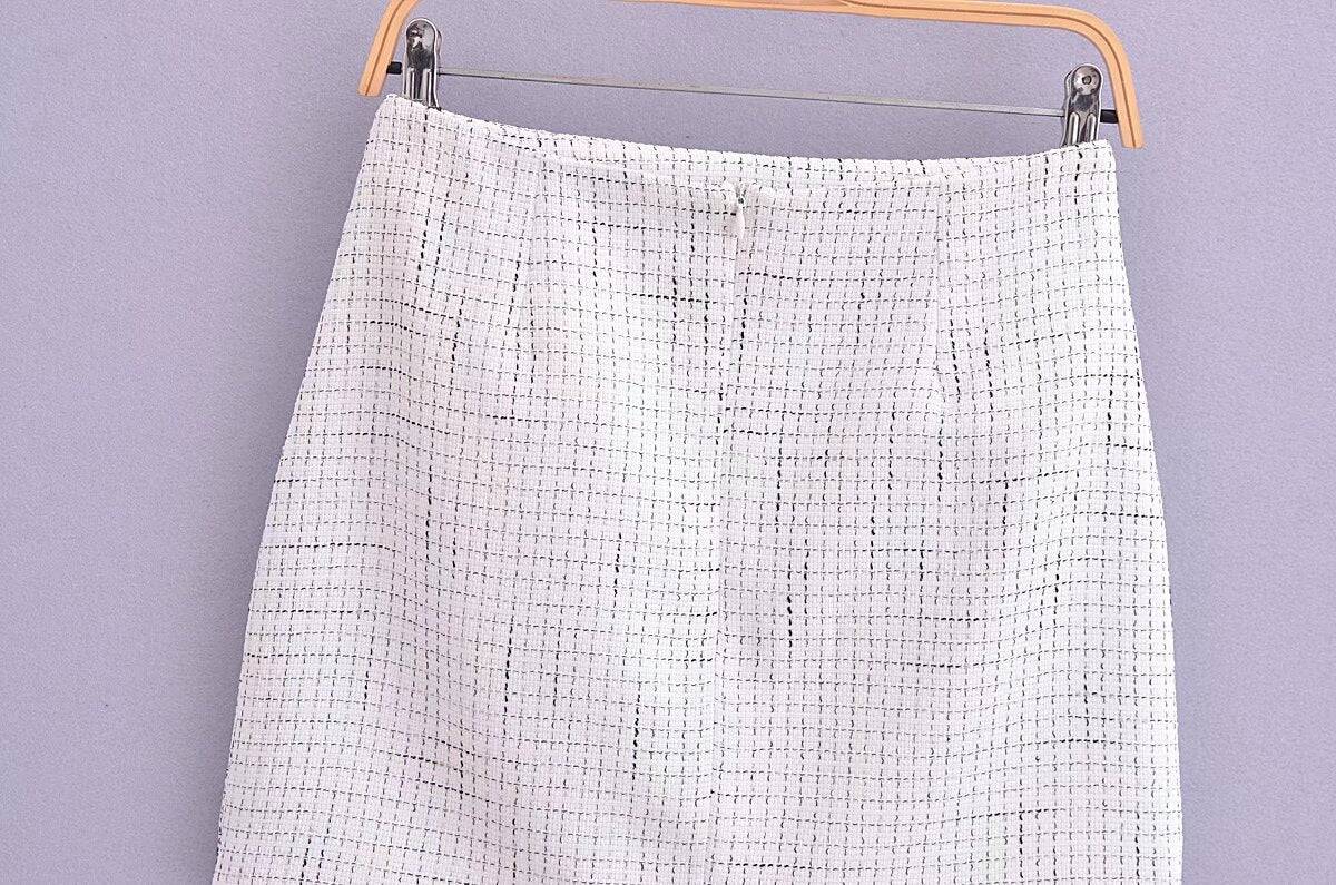 Chic Chanel Tweed Plaid High-Waisted Skirt