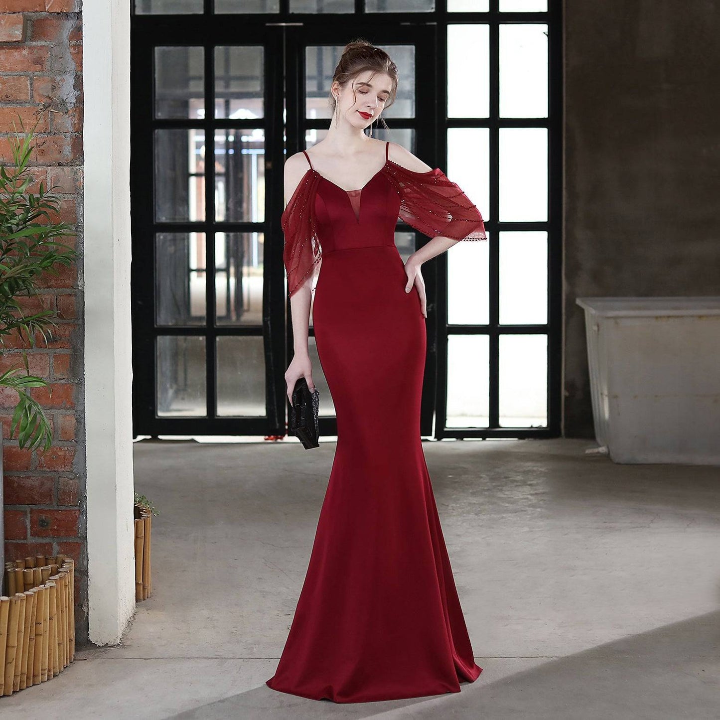 Elegant Slim-Fit V-Neck Lace Fishtail Wedding Dress S Burgundy