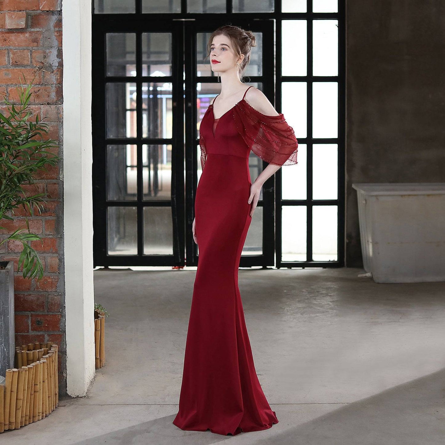 Elegant Slim-Fit V-Neck Lace Fishtail Wedding Dress