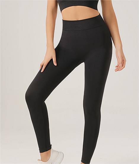 Sleek Seamless Knit Sporty Two-Piece Yoga Set with Shock-Absorbing Bra  S Black Trousers 