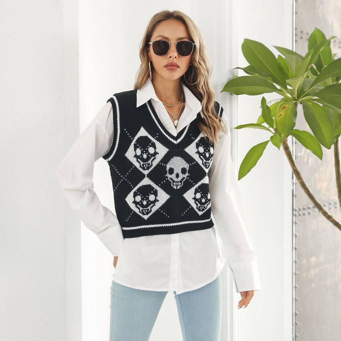 Skull Jacquard Rhombus Vest Sweater with Halloween Theme for Women  S Black 