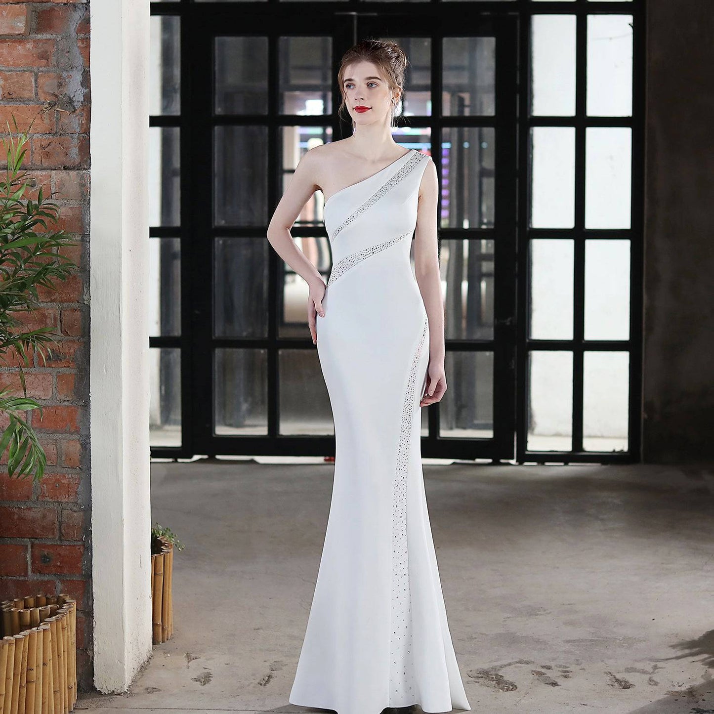 Long One-Shoulder Slim-Fit Fishtail Wedding Dress  S White 