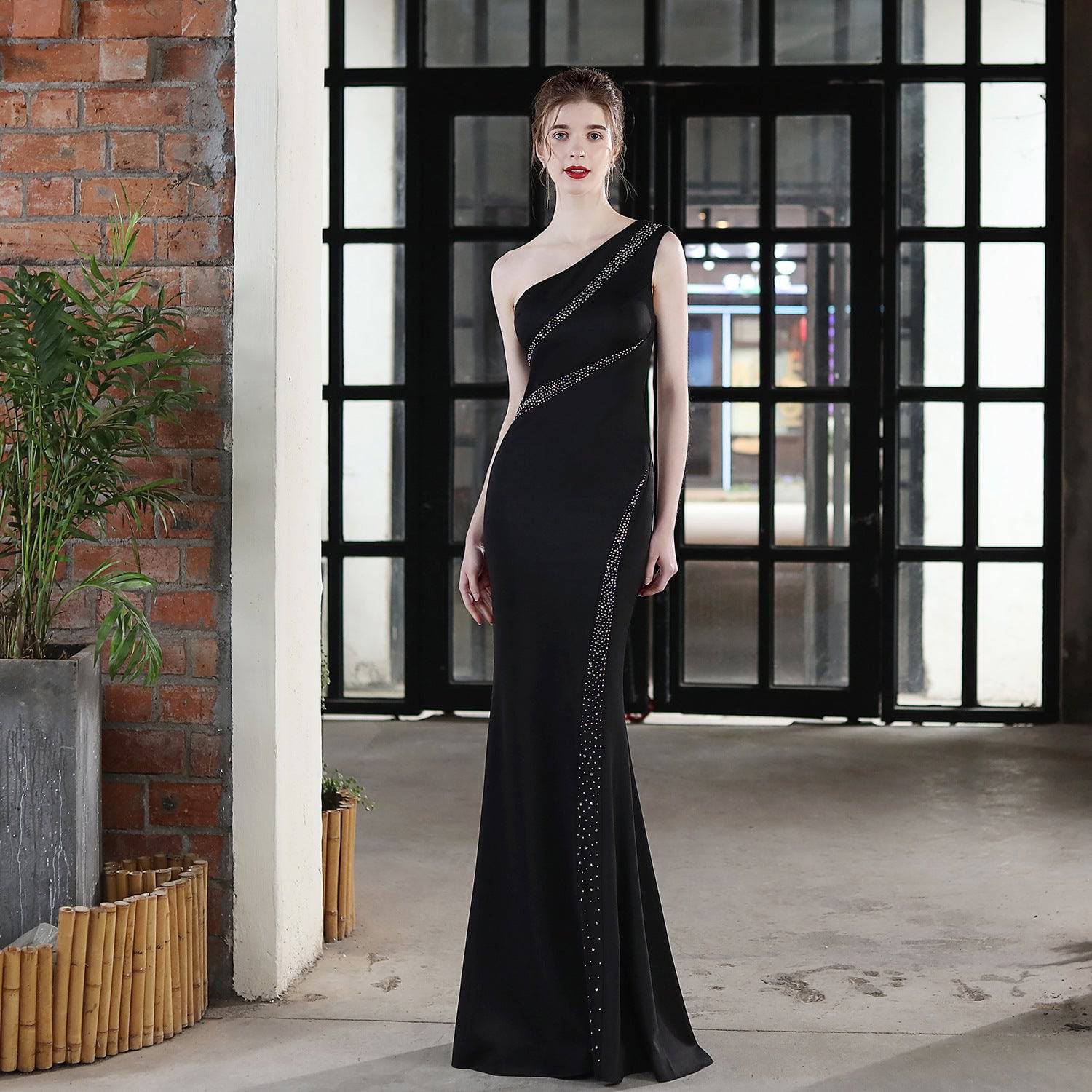 Long One-Shoulder Slim-Fit Fishtail Wedding Dress  S Black 