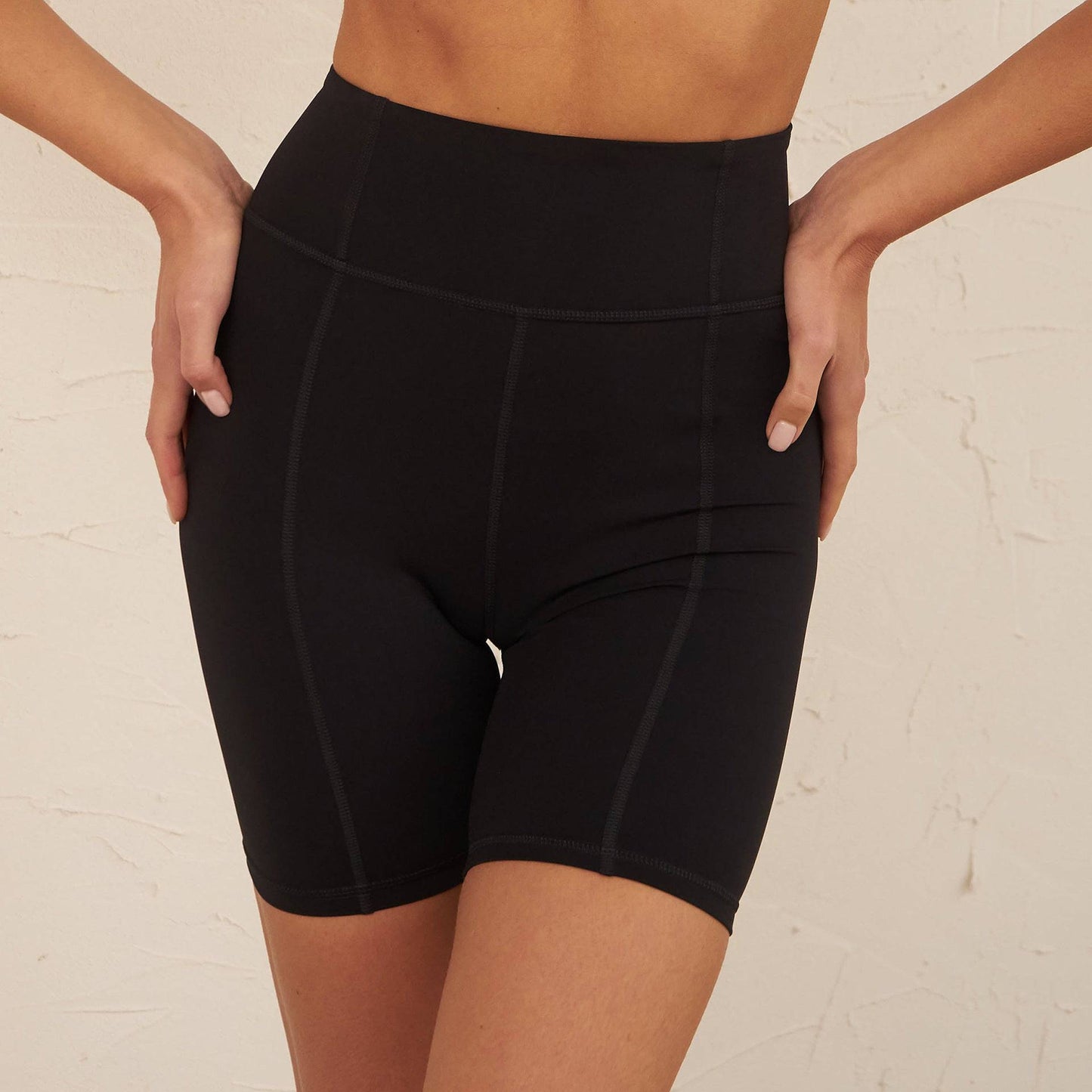 Sleek High-Rise Breathable Sporty Yoga Suit  S Black Shorts 