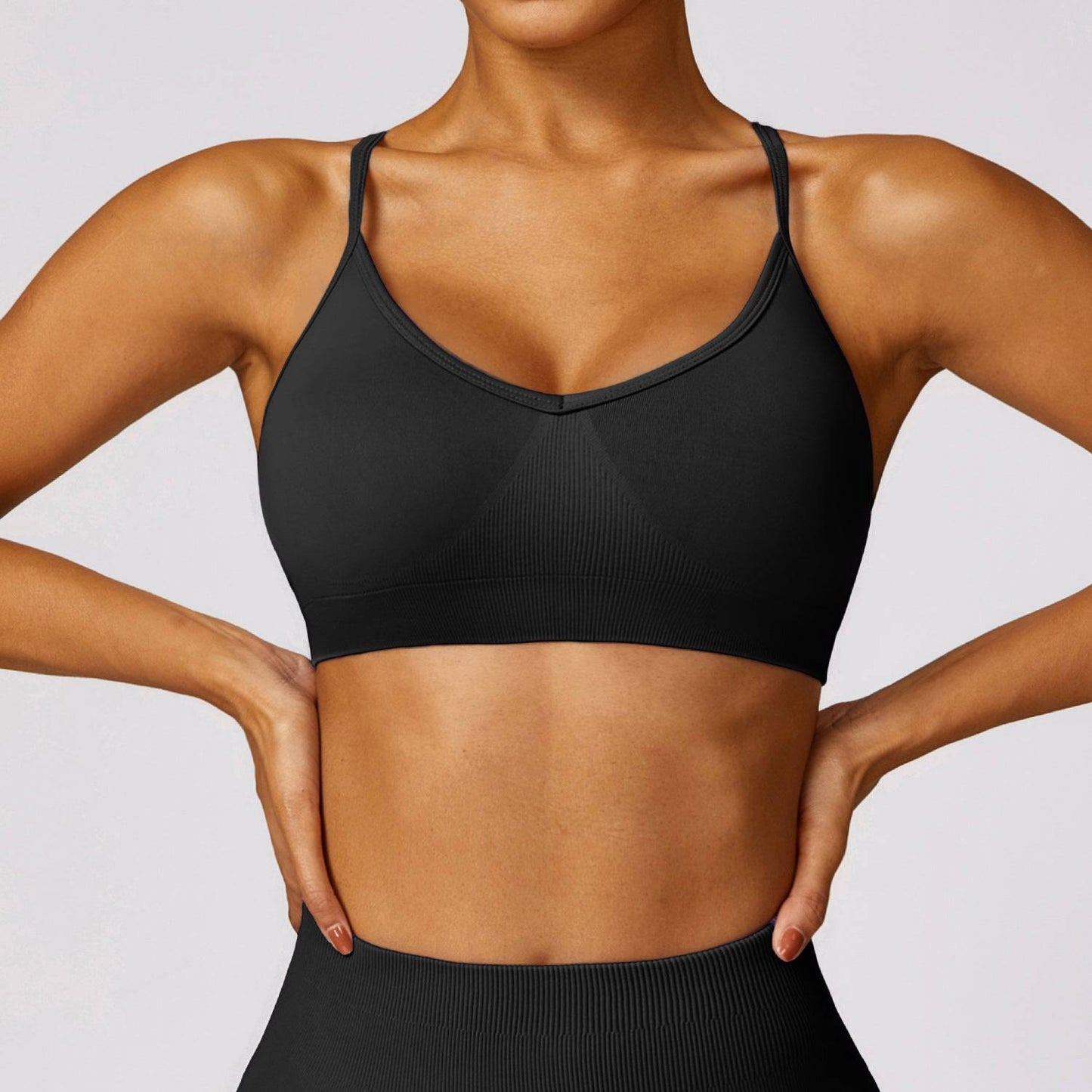 Stylish and Supportive Seamless Yoga Bra for Women  S Black 