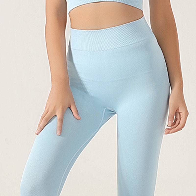 Sleek Seamless Knit Sporty Two-Piece Yoga Set with Shock-Absorbing Bra    