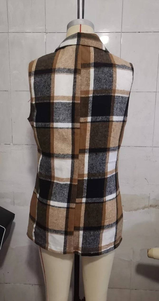 Women's Plaid Coat with Polo Collar and Single Breasted Design    