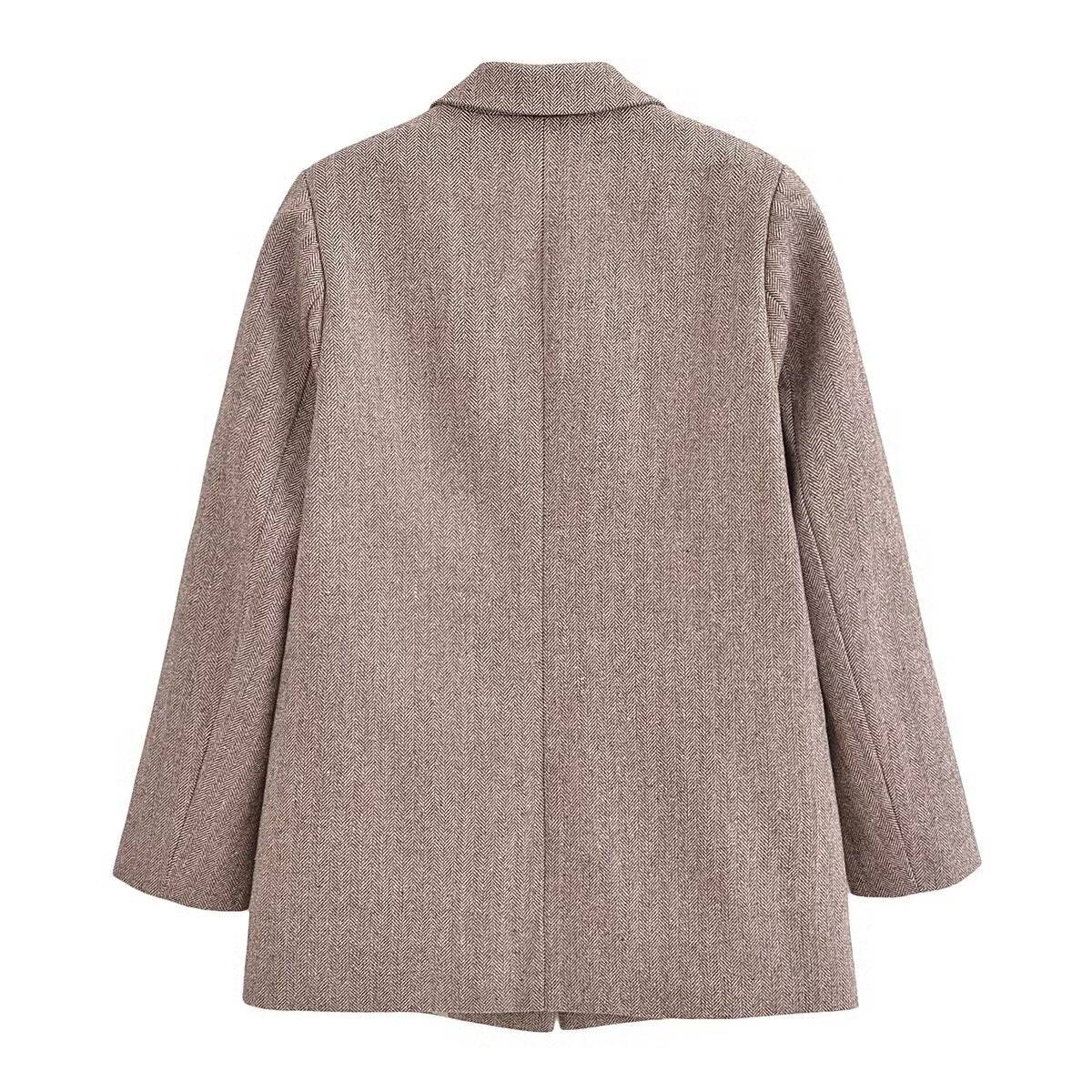 Versatile Polyester Twill Blazer for Women with Single-Breasted Closure    