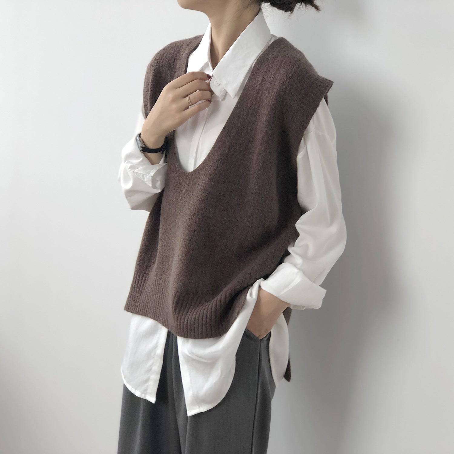 V-neck Sleeveless Knitted Vest for Chic Summer Style and Comfort    