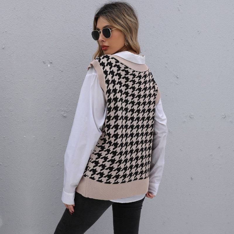 Mid-Length Houndstooth Sweater Vest for an Early Autumn Wardrobe    