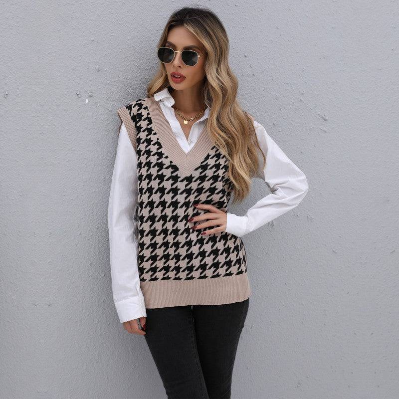 Mid-Length Houndstooth Sweater Vest for an Early Autumn Wardrobe    