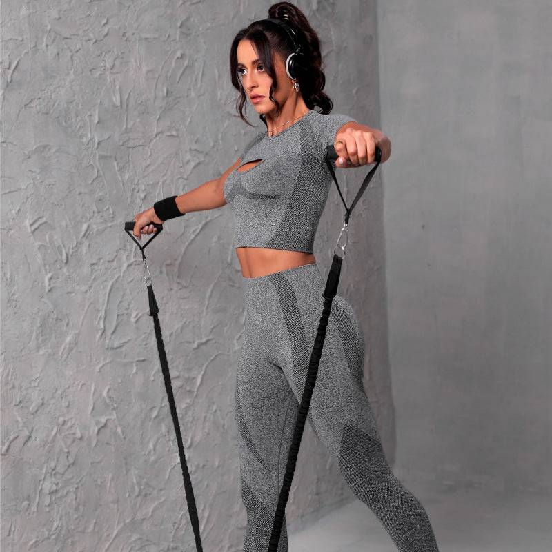 Seamless Knit Sports Yoga Suit with Moisture-Wicking and Quick-Drying Technology    