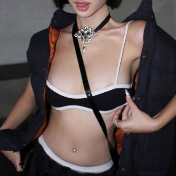 Bold Color Contrast Slim-Fit Suspender Vest for Women    